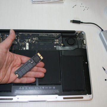 L'unità SSD di Apple rimossa dal MacBook Air 13"