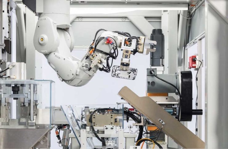 Ti presento Daisy, il robot Apple che ricicla un iPhone in 11 secondi