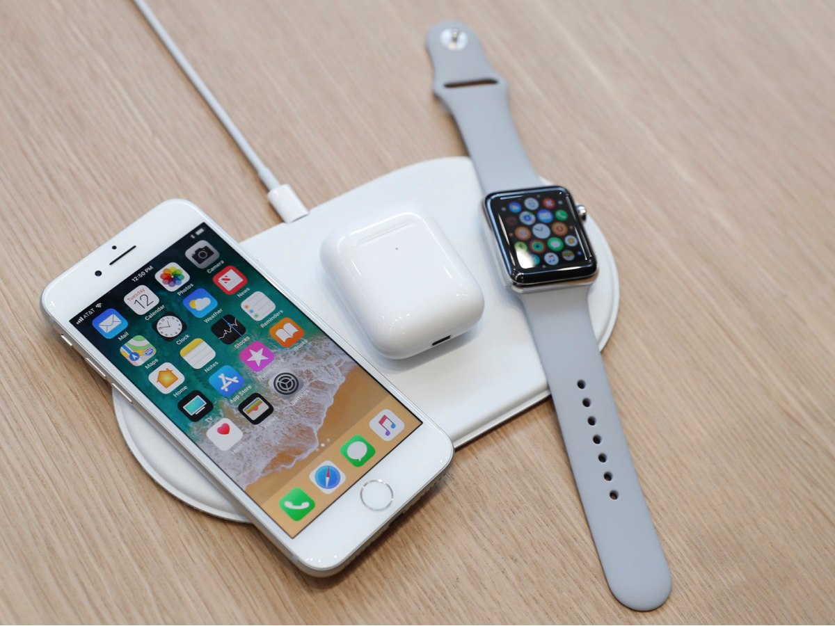 adattatore per airpods, foto base AirPower con ricarica iPhone, AirPods e Apple Watch senza fili
