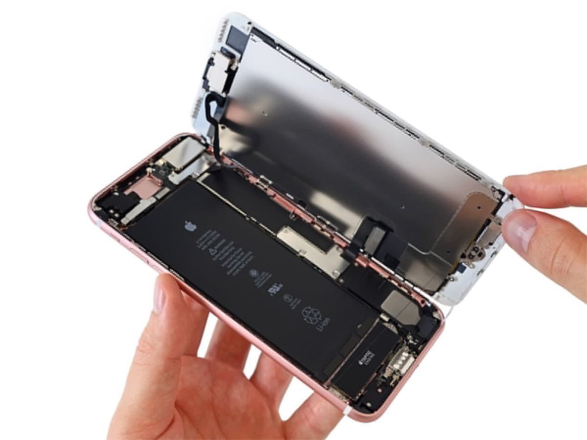 Batteria di iPhone sostituita, Apple paga un rimborso