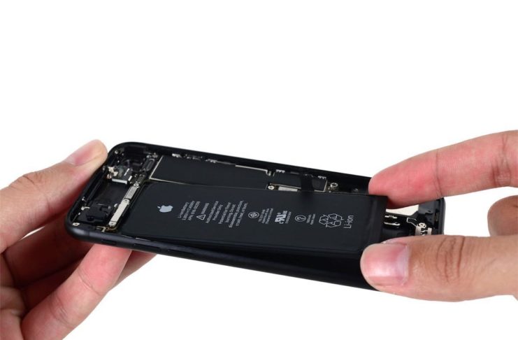 Batteria di iPhone sostituita, Apple paga un rimborso