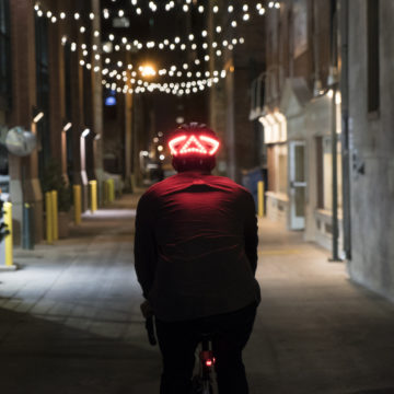 Il casco da bici Lumos si controlla con iPhone e Apple Watch