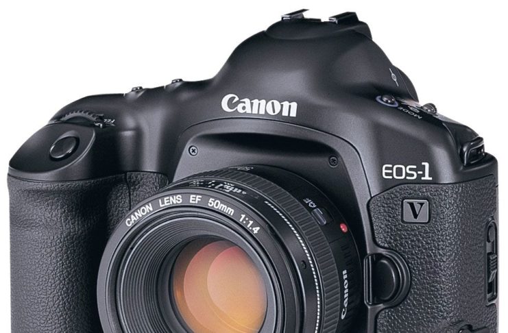 Dopo 80 anni anche Canon abbandona la pellicola e interrompe le vendite dell’ultima SLR