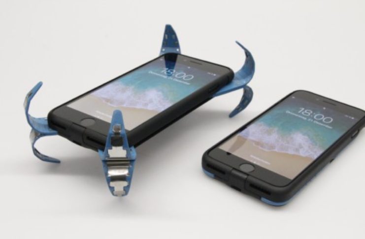 La geniale cover con airbag che salva sempre il telefono