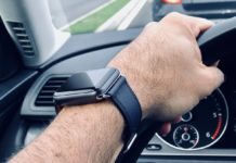 Guarda Apple Watch mentre guida, multata Dice di aver controllato solo l’orario, ma gli agenti la multano per uso alla guida di Apple Watch