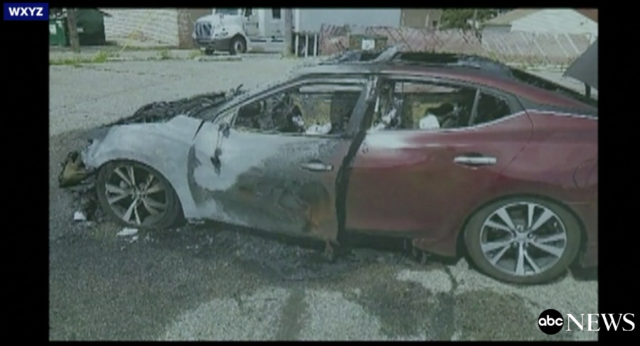 Galaxy S8 prende fuoco e distrugge un’auto, Samsung indaga