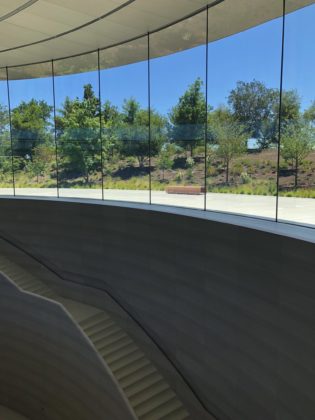WWDC 2018, gli sviluppatori in visita al campus Apple