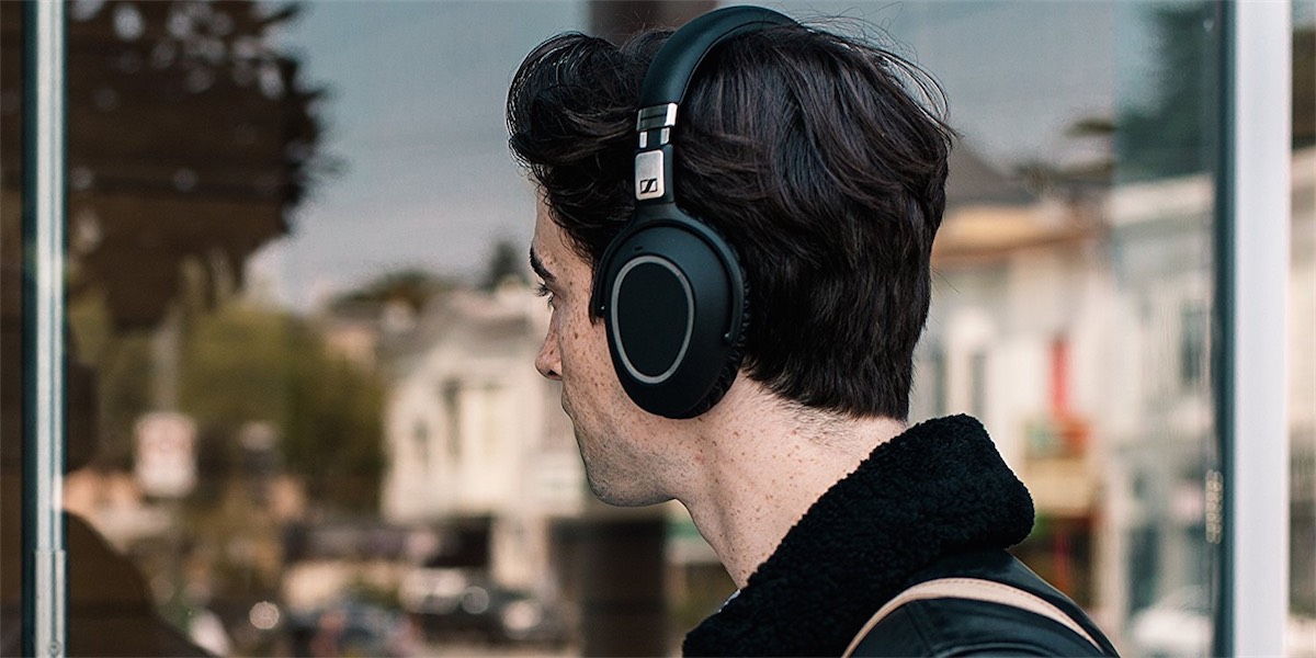 Sennheiser PXC 550, la cuffia per viaggiare con cancellazione del rumore e 30 ore di autonomia