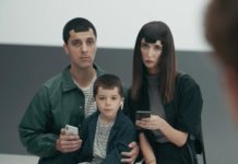 Samsung continua a cercare difetti in iPhone per le sue pubblicità Ancora prese in giro, Samsung si scaglia contro Apple in tre nuovi spot “Ingenius”