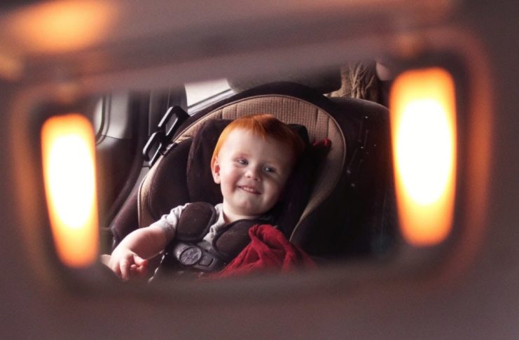 Bimbi dimenticati in auto: per il ministro Toninetti presto seggiolini hi-tech obbligatori