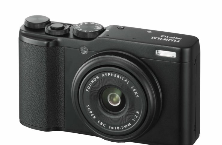 Fujifilm annuncia la XF10, compatta tascabile con sensore APS-C