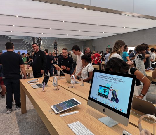 Come sono nati gli Apple Store: Steve Jobs, Ron Johnson e il Genius Bar Apple Piazza Liberty: lo store