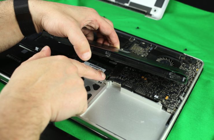 Come cambiare la batteria di MacBook, MacBook Pro e MacBook Air Apple, la guida di Macitynet