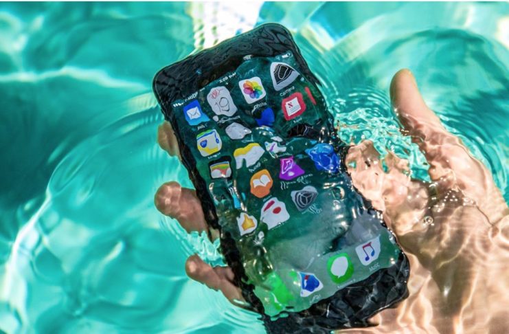 Apple studia iPhone completamente impermeabili