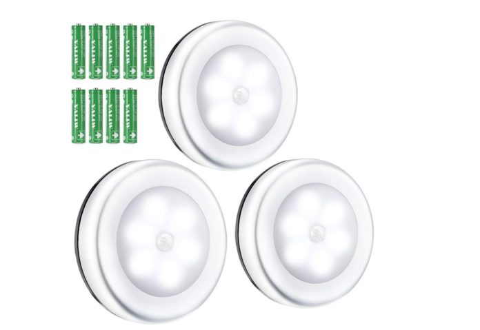 3 lampade LED con sensore di movimento per interni: 13,59 euro