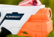 L’ultimo fucile Nerf di Hasbro aggiunge il supporto per smartphone L’ultimo fucile Nerf di Hasbro aggiunte il supporto per smartphone