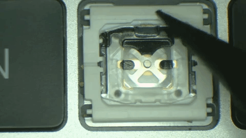 iFixit «La caduta dell’ingegneria Apple con la tastiera di MacBook Pro» iFixit «La caduta dell’ingegneria Apple con la tastiera di MacBook Pro»