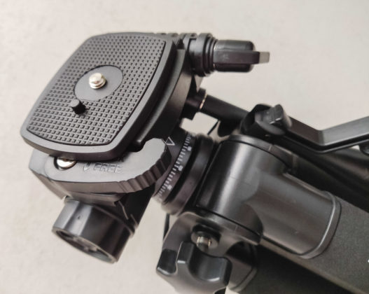 Recensione cavalletto video Andoer, riprese fluide con reflex e smartphone