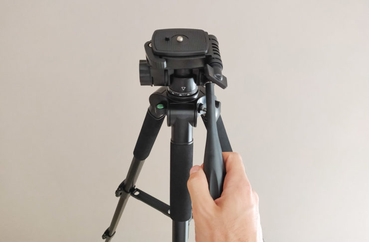 Recensione cavalletto video Andoer, riprese fluide con reflex e smartphone