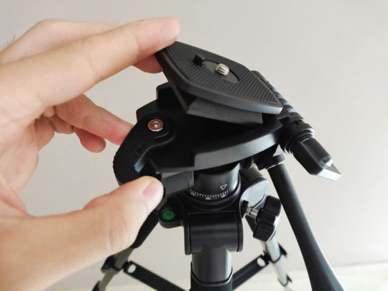 Recensione cavalletto video Andoer, riprese fluide con reflex e smartphone