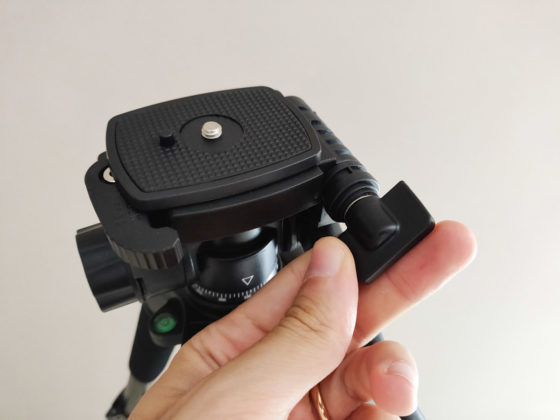 Recensione cavalletto video Andoer, riprese fluide con reflex e smartphone