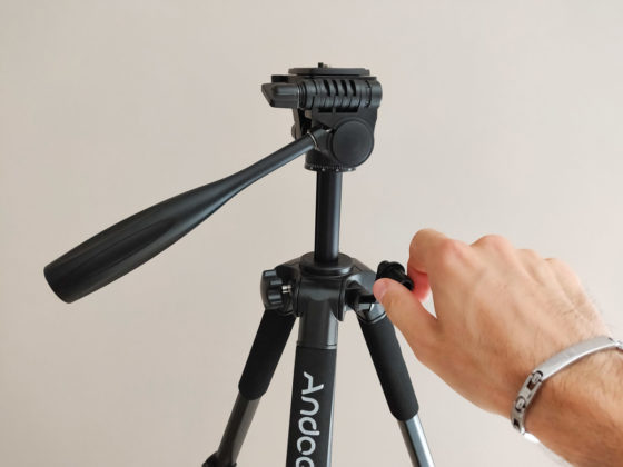 Recensione cavalletto video Andoer, riprese fluide con reflex e smartphone