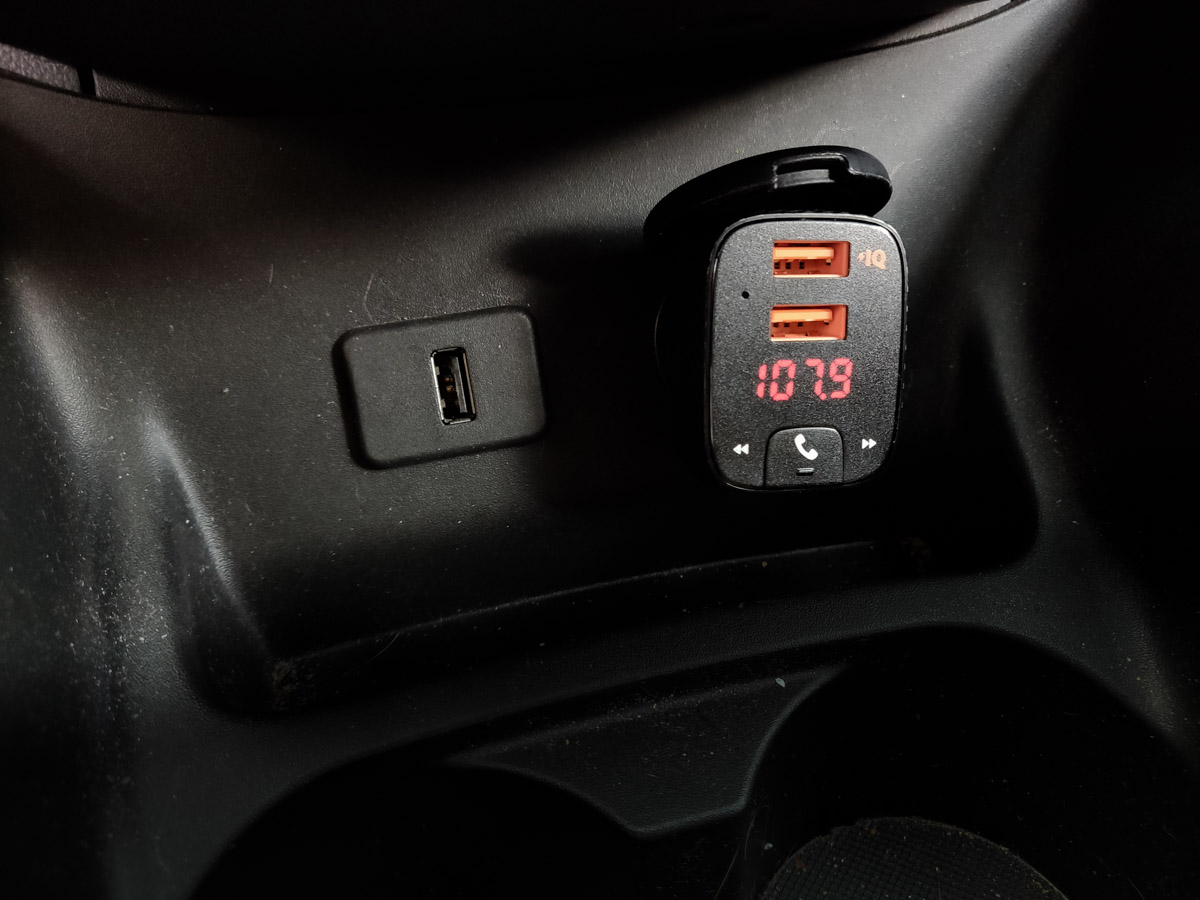 Recensione Anker Roav F2, Bluetooth, lettore MP3 e caricatore per auto tutto-in-uno