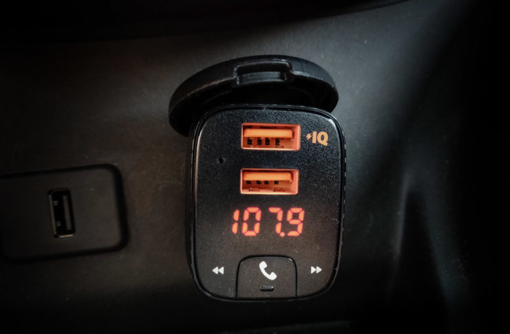 Recensione Anker Roav F2, Bluetooth, lettore MP3 e caricatore per auto tutto-in-uno