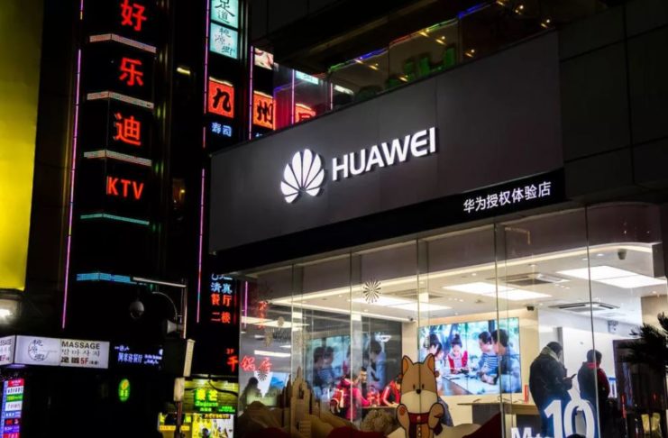 Huawei scatenata, dopo Apple vuole mettere la freccia su Samsung