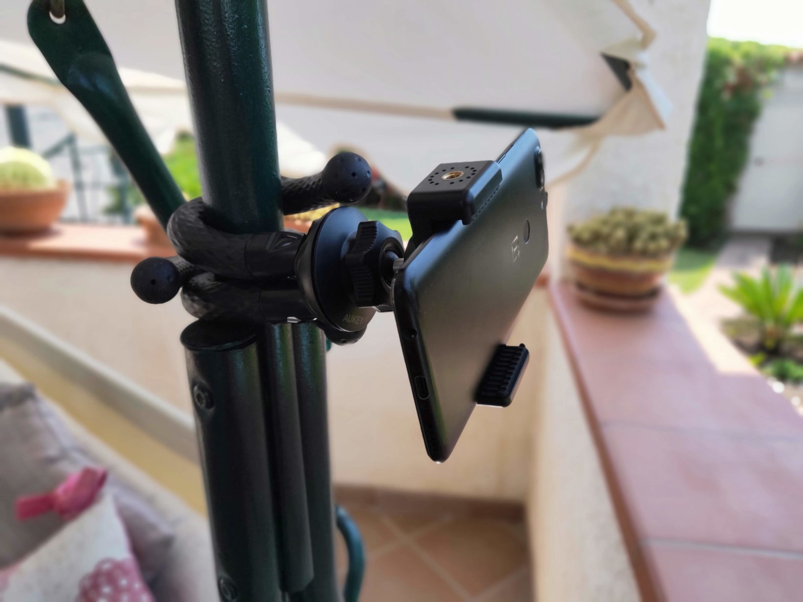 In prova il treppiede flessibile Aukey multiuso