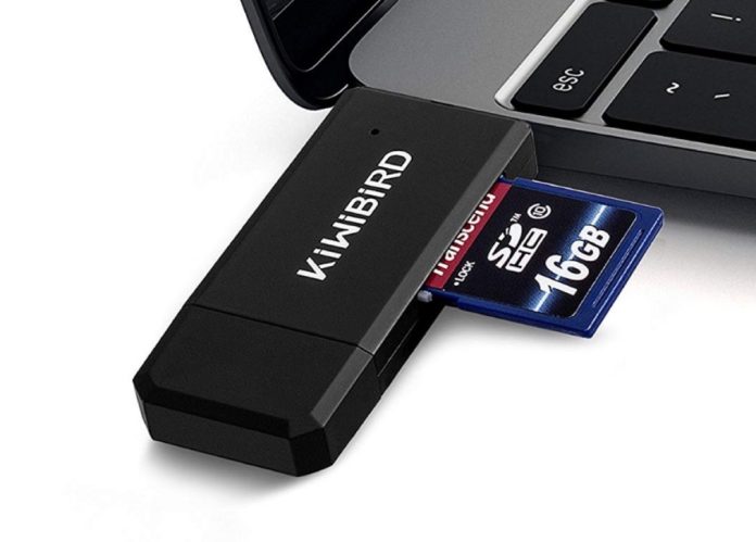 KiWiBiRD, il lettore di schede SD e microSD con doppia spina USB e USB-C