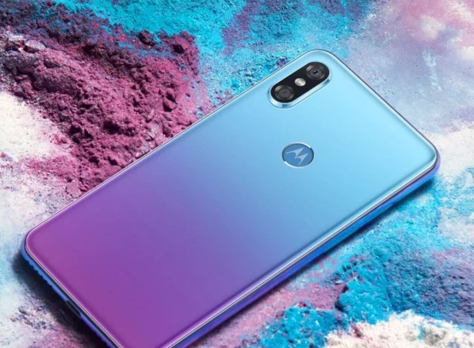 Motorola P30, il miglior clone di iPhone X Motorola P30, il miglior clone di iPhone X