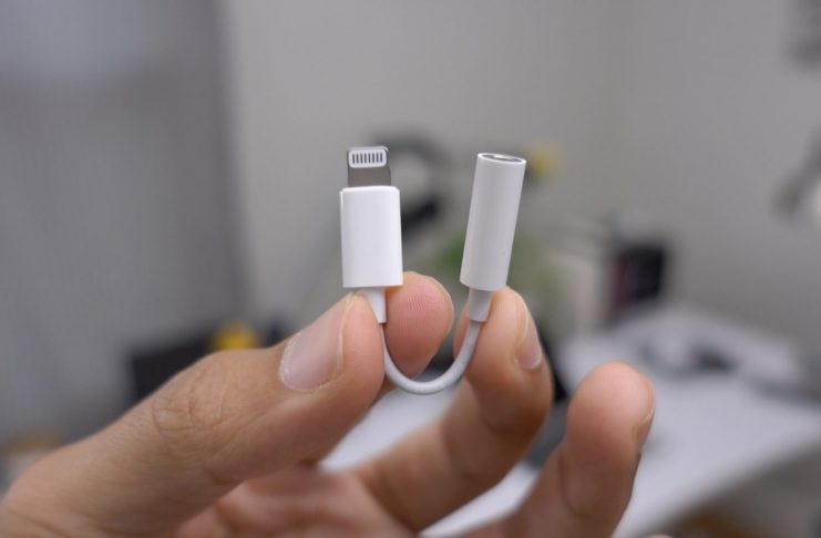 Con i prossimi iPhone potrebbe non essere incluso l’adattatore Lightning a jack