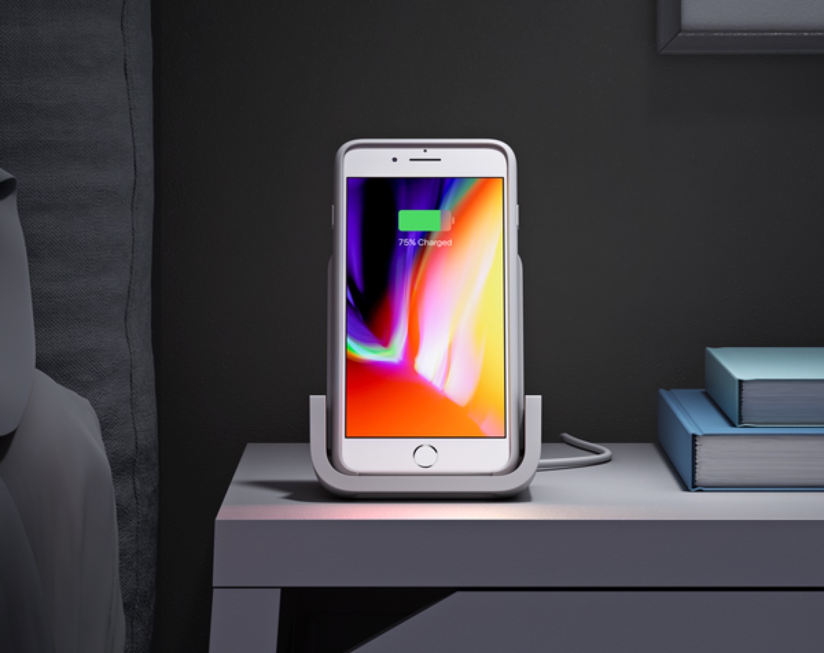 Con Logitech Powered disegnato con Apple sostegno e ricarica wireless con stile