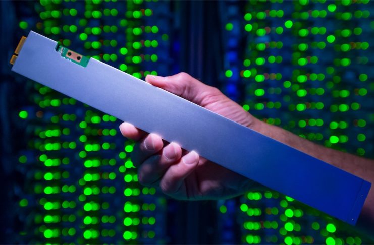 Il righello di Intel è un concentrato di SSD con capacità da 32 terabyte