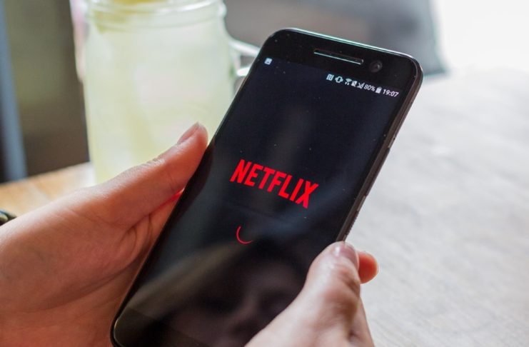 Netflix prova a beffare Apple, ecco come