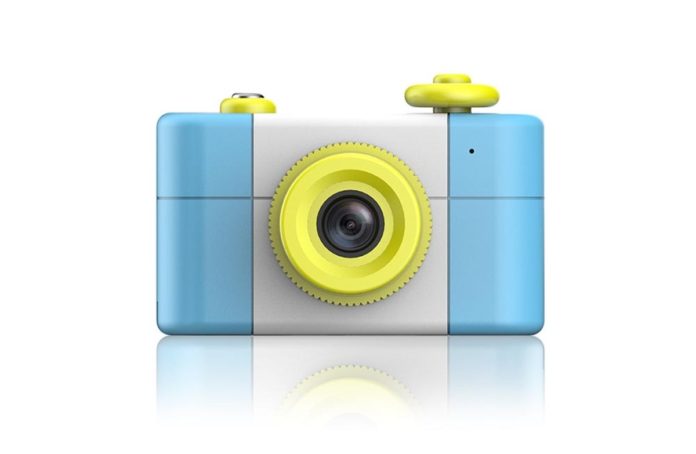 Fotocamera digitale giocattolo per bambini futuri fotografi a soli 25 euro