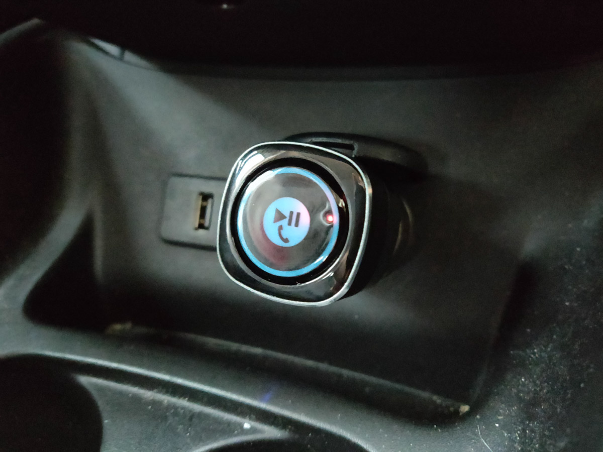 Recensione Elecwave EB06, ricevitore BT per auto con caricatore integrato