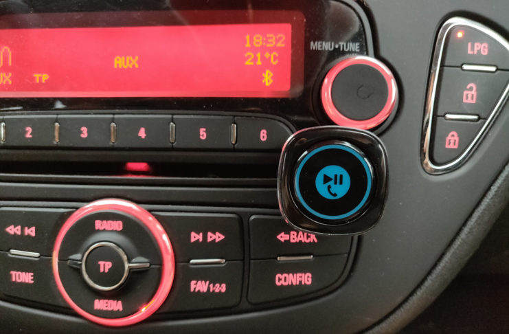 Recensione Elecwave EB06, ricevitore BT per auto con caricatore integrato