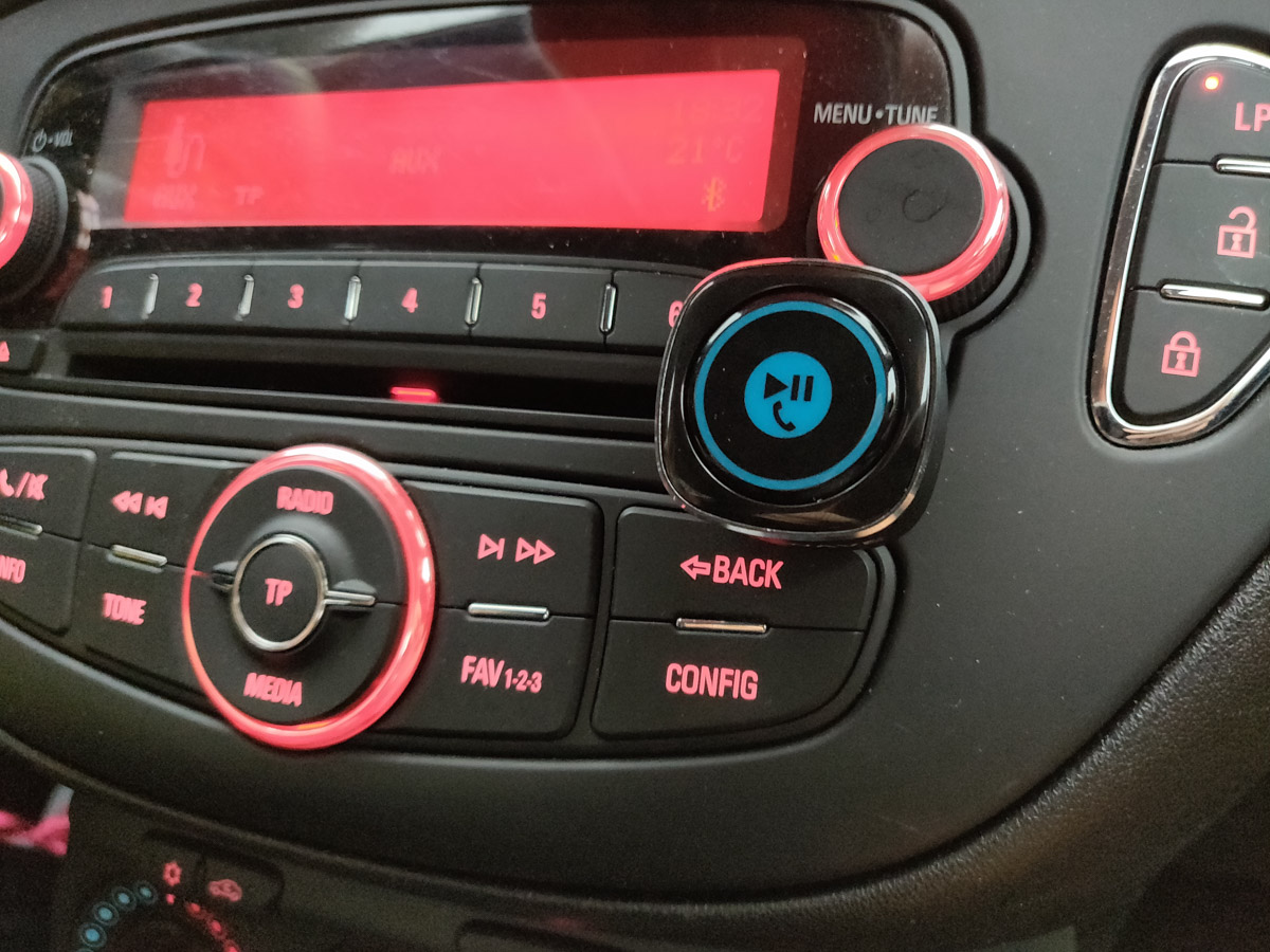 Recensione Elecwave EB06, ricevitore BT per auto con caricatore integrato