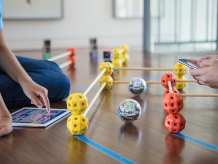 Facebook regala robot Sphero alle scuole americane per la promozione del Coding