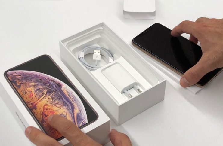 i nuovi iPhone XS e XS Max arrivano nei negozi: li abbiamo aperti per voi