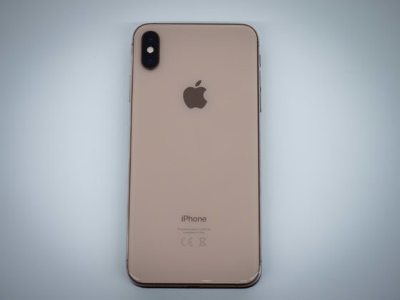 i nuovi iPhone XS e XS Max arrivano nei negozi: li abbiamo aperti per voi