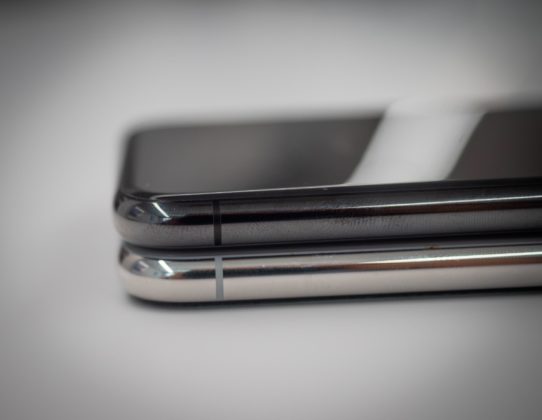 i nuovi iPhone XS e XS Max arrivano nei negozi: li abbiamo aperti per voi