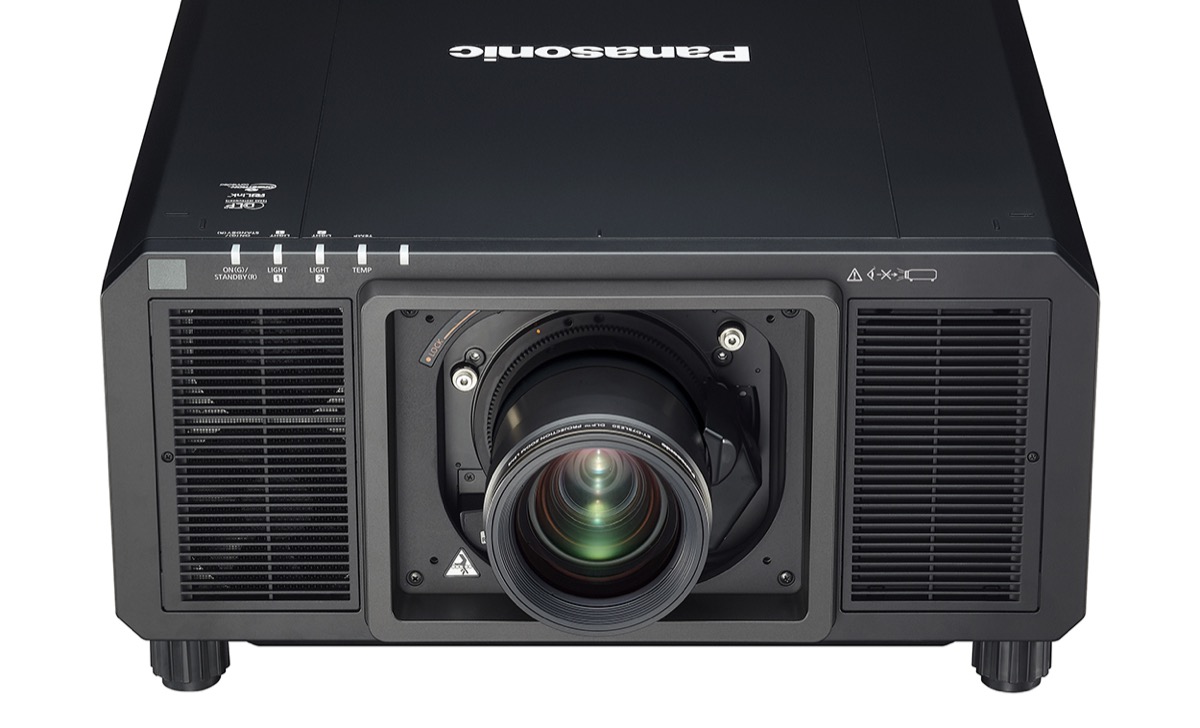 Panasonic RQ22K, il videoproiettore 4K+ super-compatto