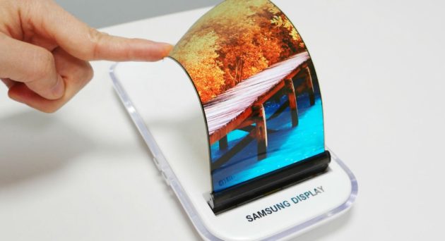 Samsung, a novembre dettagli sullo smartphone pieghevole