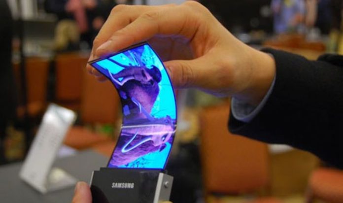 Samsung, a novembre dettagli sullo smartphone pieghevole