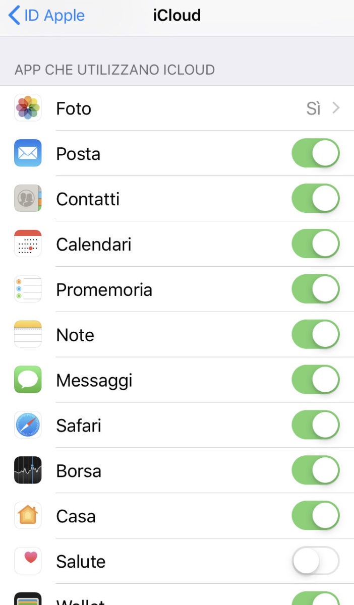 Selezionare i servizi e le app da associare ad iCloud