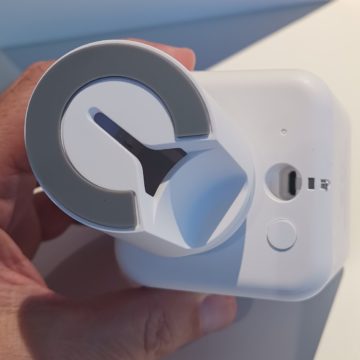 Hive View Outdoor è la telecamera da esterni che completa il sistema Hive per la casa intelligente