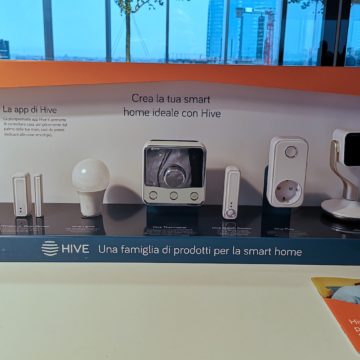 Hive View Outdoor è la telecamera da esterni che completa il sistema Hive per la casa intelligente